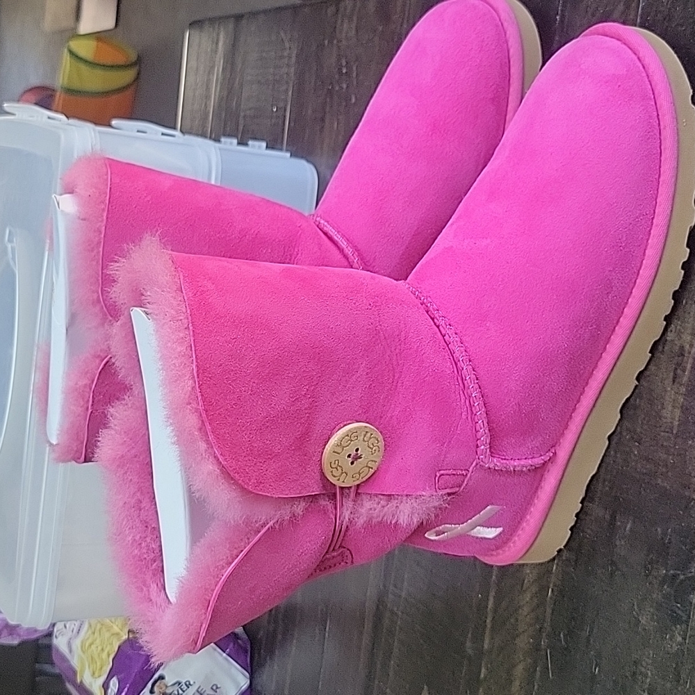 Ugg boots, pink, Women's size 7, Breast Cancer Awareness